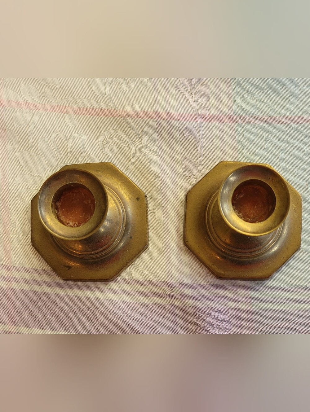 These are mid-to-late 20th-century vintage solid brass candlesticks - Picture 3 of 4